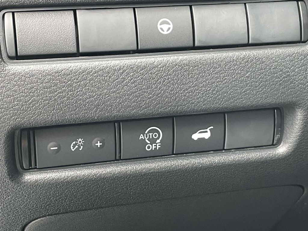 2026 Nissan Rogue SV photo 9