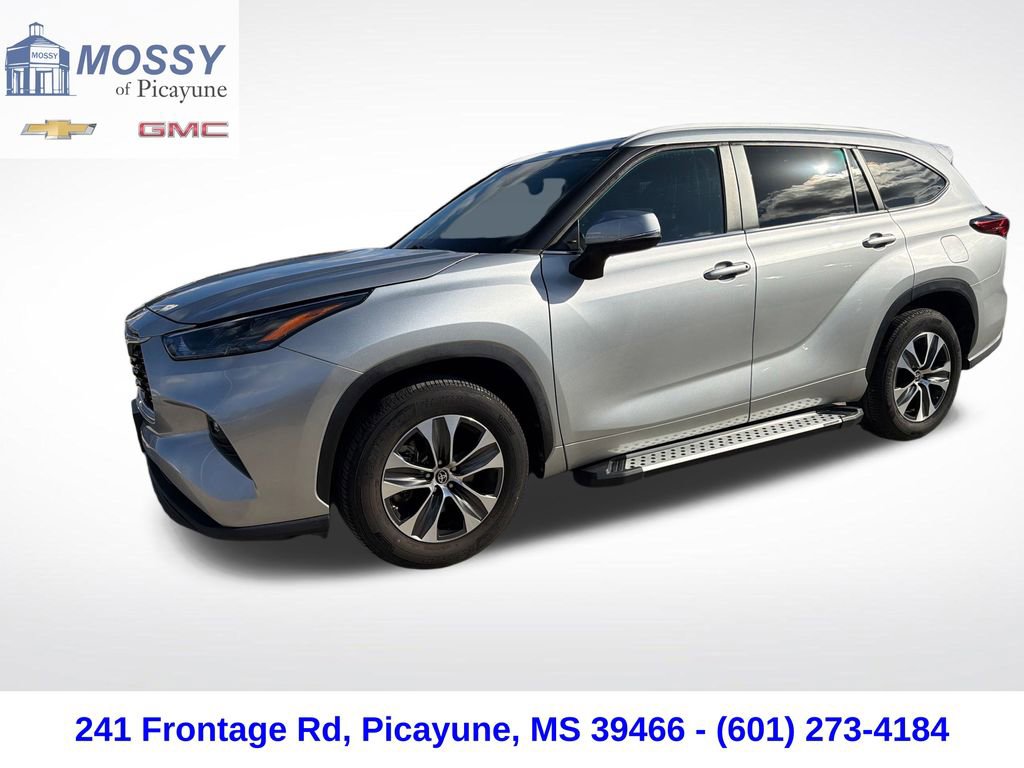 2023 Toyota Highlander XLE's photo