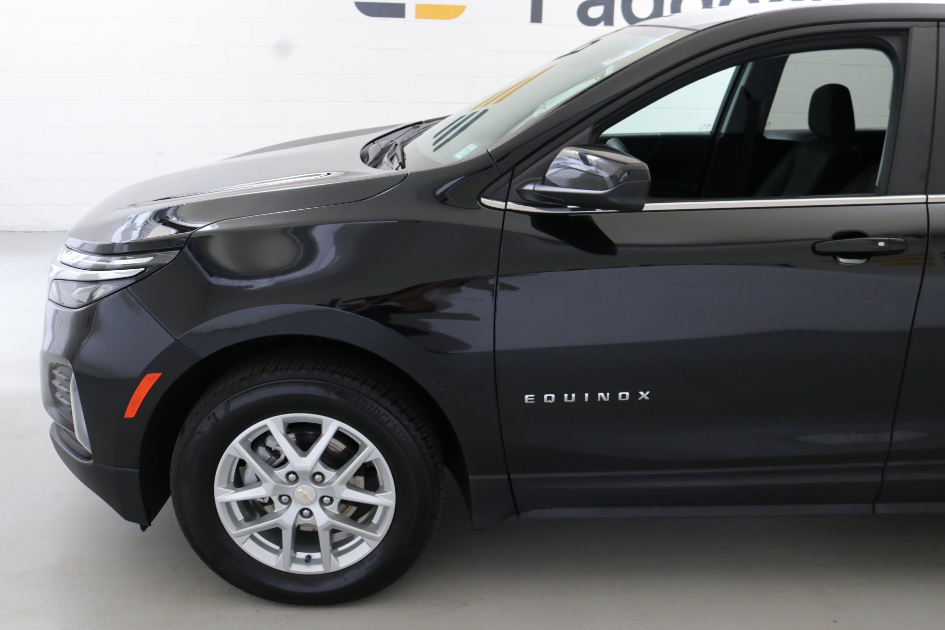 2023 Chevrolet Equinox LT photo 2