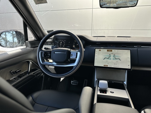 2025 Land Rover Range Rover SV photo 2