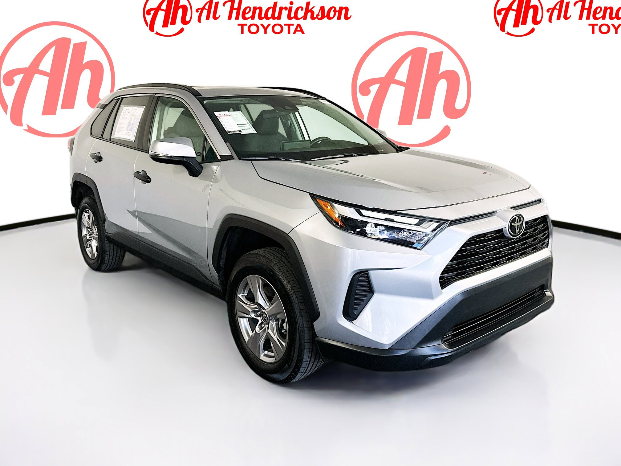 2023 Toyota RAV4 XLE's photo