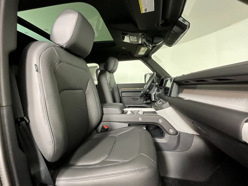 2025 Land Rover Defender 110 S photo 3