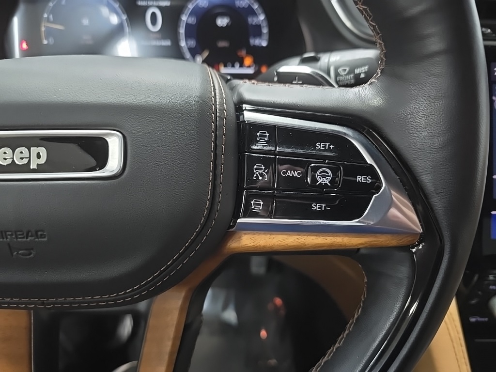2021 Jeep Grand Cherokee L Summit Reserve photo 21