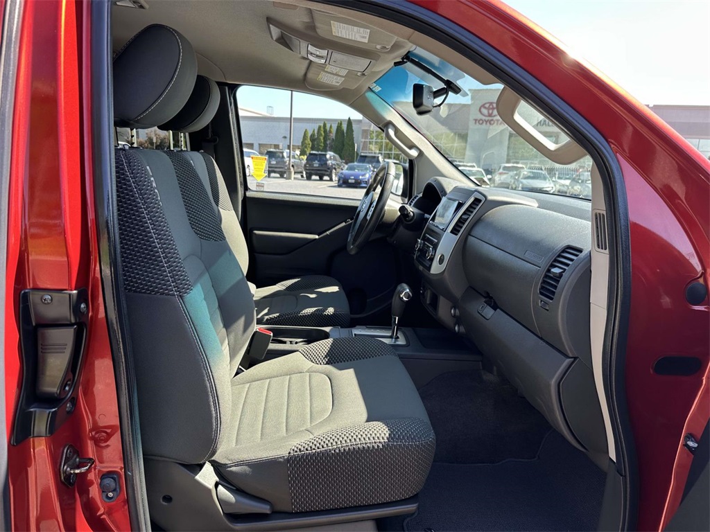2016 Nissan Frontier Desert Runner King Cab photo 8