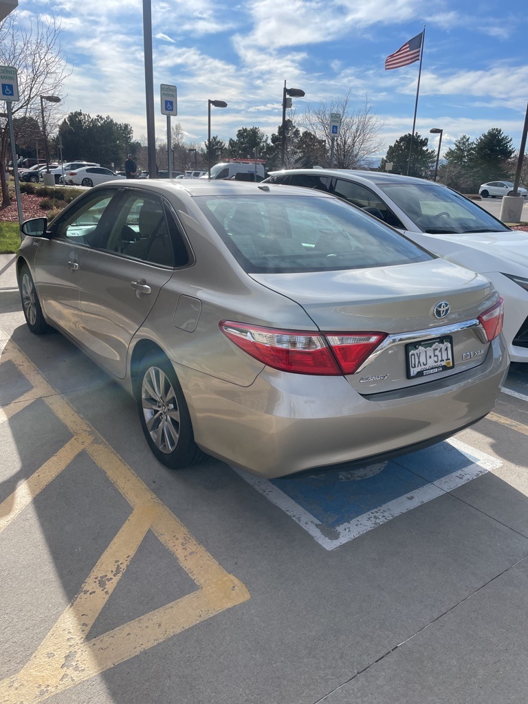 2016 Toyota Camry Hybrid XLE photo 3