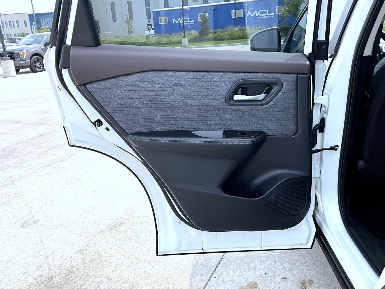 2022 Nissan Rogue SV photo 18