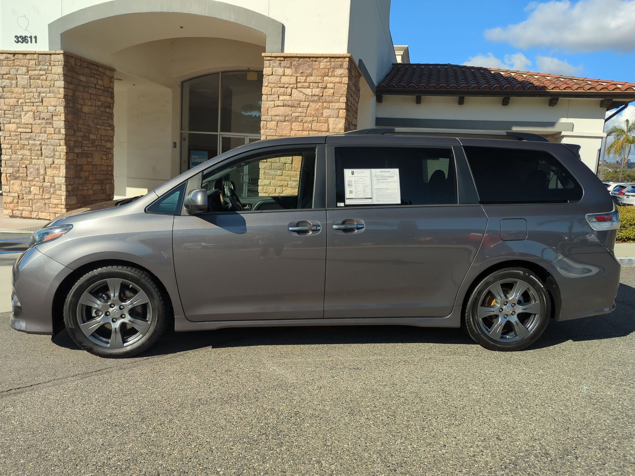 2017 Toyota Sienna L photo 2
