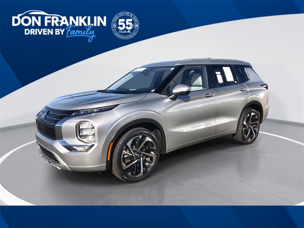 2024 Mitsubishi Outlander SEL's photo