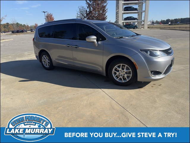 2020 Chrysler Pacifica Touring L's photo