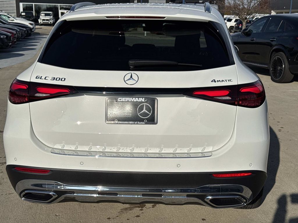 2026 Mercedes Benz GLC 300 4MATIC photo 3