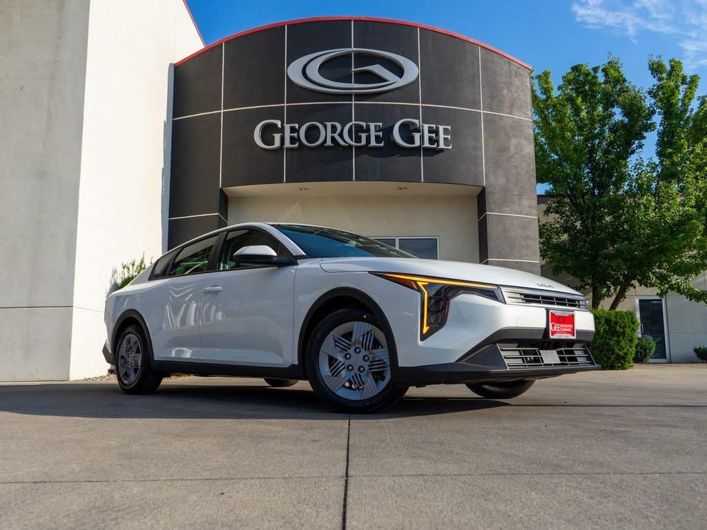 2025 Kia K4 LX's photo