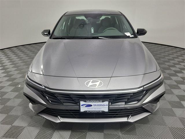 2025 Hyundai Elantra SEL Sport photo 3