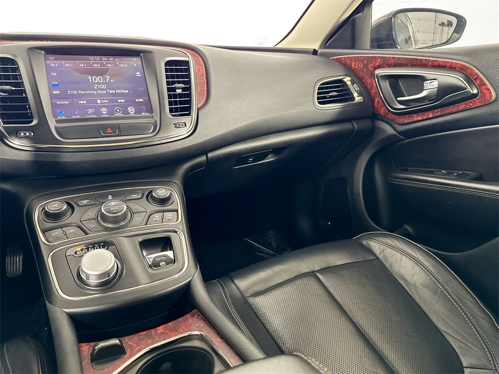 2015 Chrysler 200 C photo 6