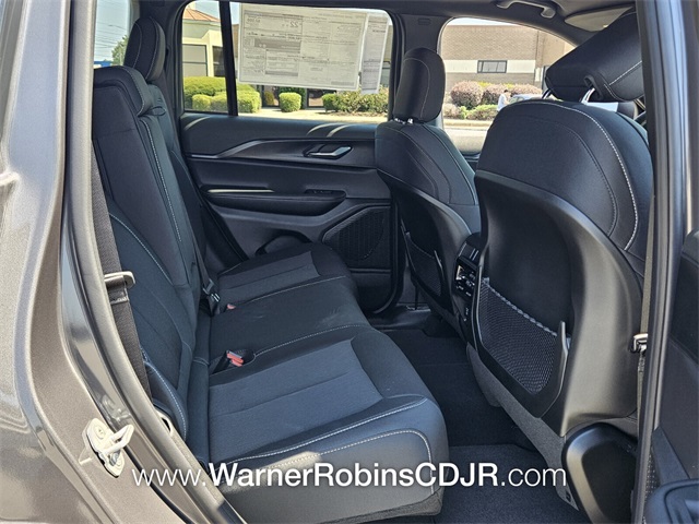 2025 Jeep Grand Cherokee Laredo photo 15