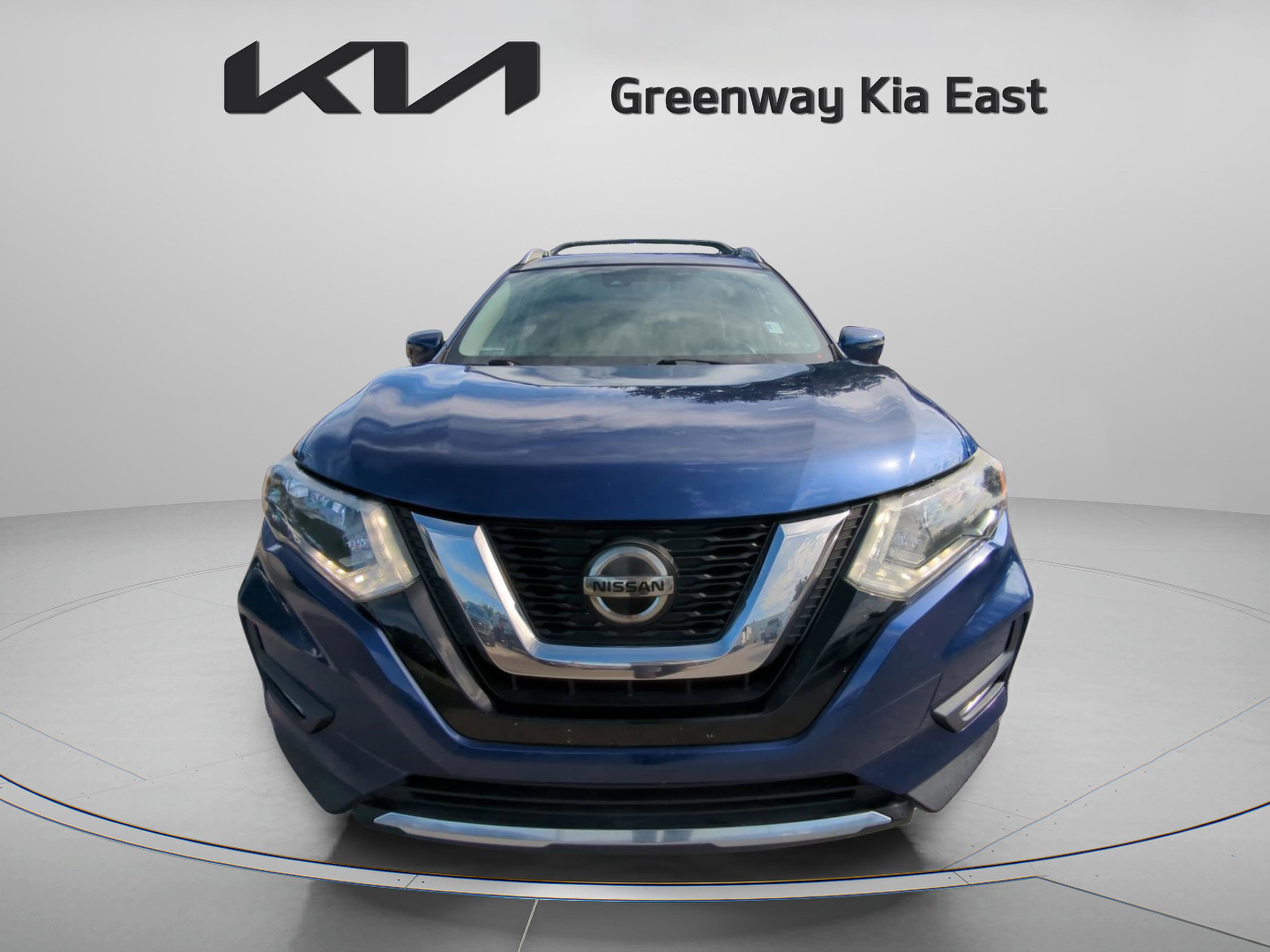 2019 Nissan Rogue SV photo 2