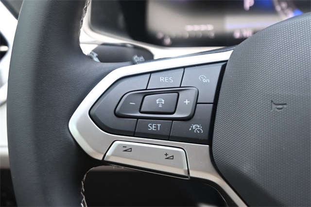 2025 Volkswagen Taos SE photo 10