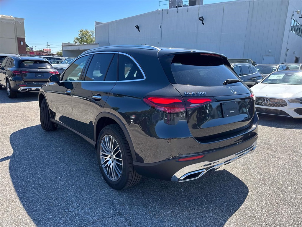 2026 Mercedes Benz GLC 300 4MATIC photo 2