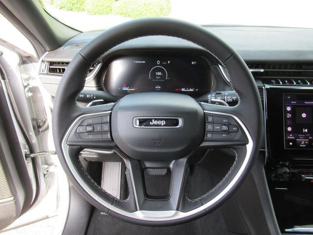 2025 Jeep Grand Cherokee Laredo photo 17