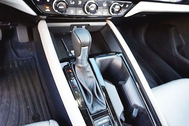 Used 2024 White Honda Touring image 30