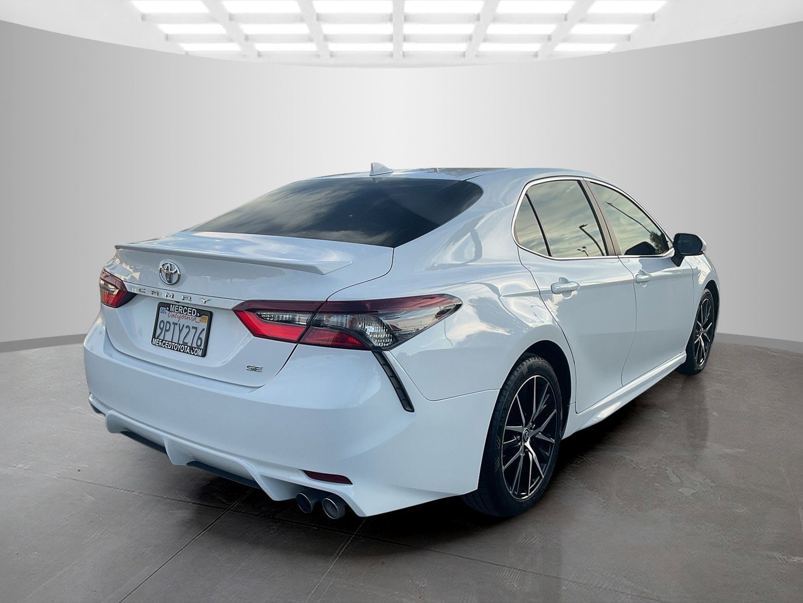 2023 Toyota Camry SE photo 3