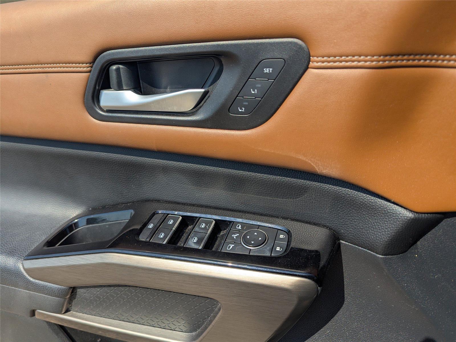 2022 Nissan Pathfinder Platinum photo 21
