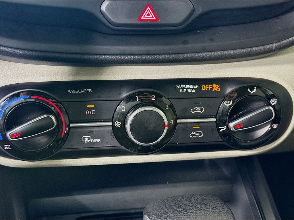 2022 Kia Soul LX photo 14