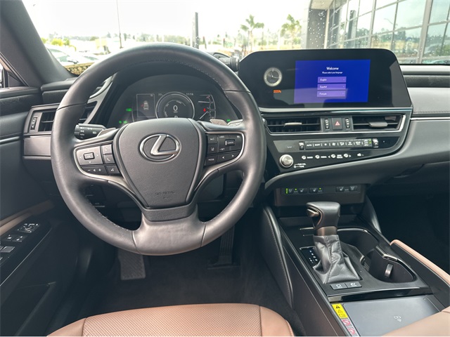 2025 Lexus ES 300h Premium photo 8