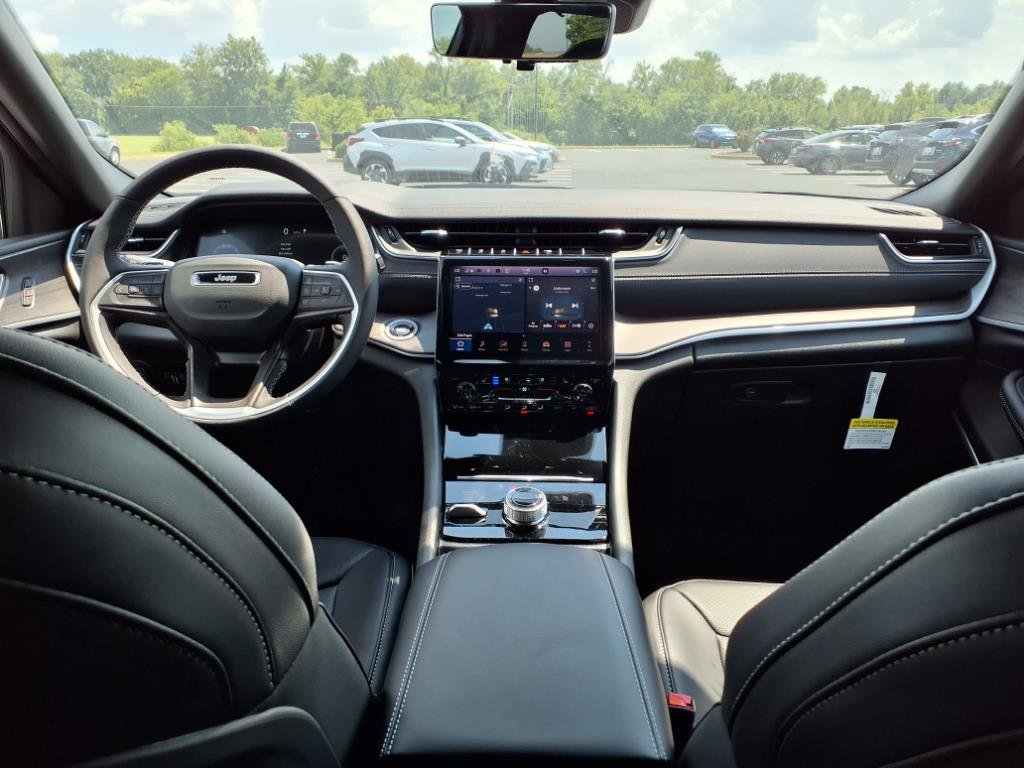 2025 Jeep Grand Cherokee Limited photo 5