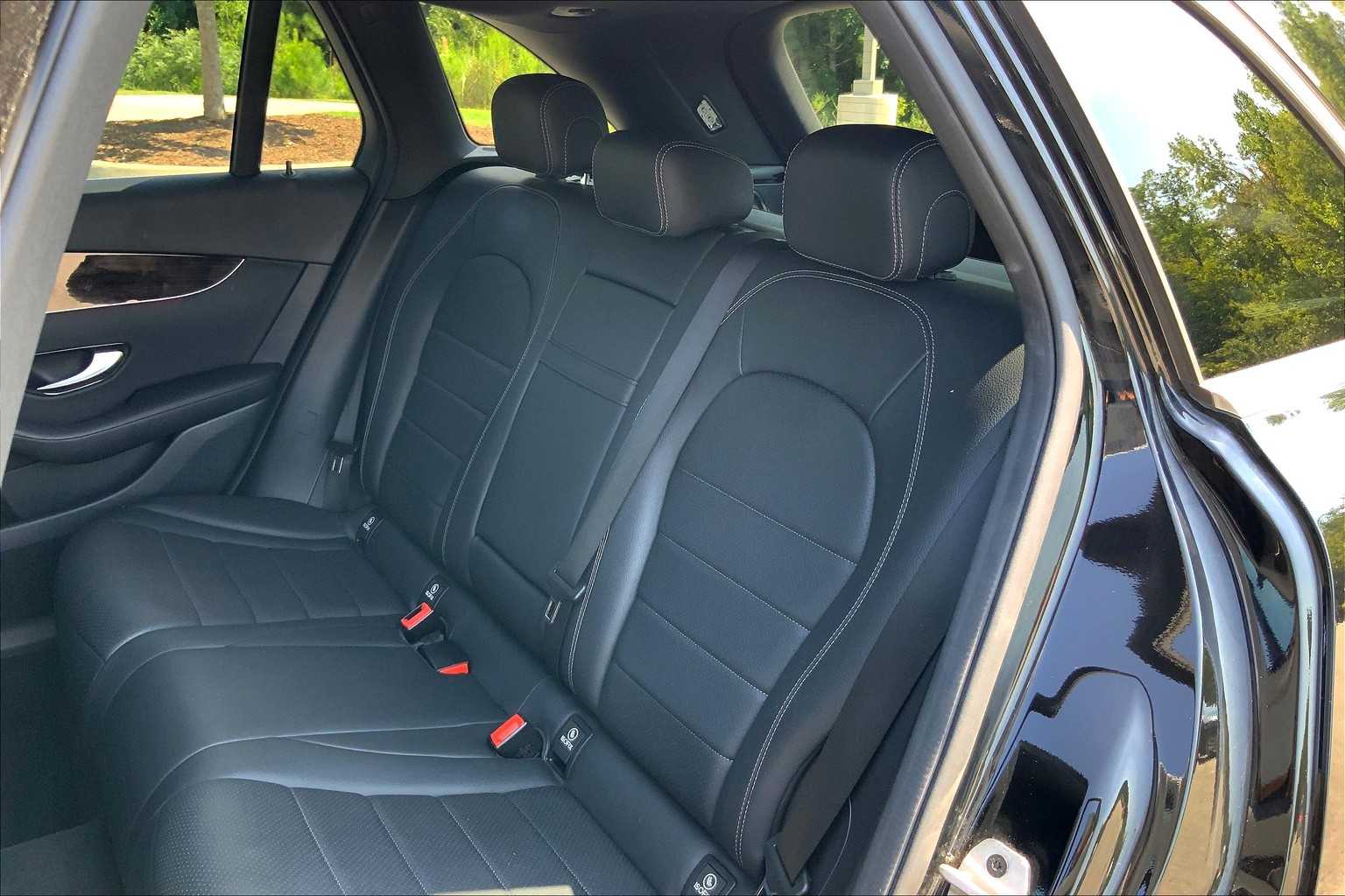 2021 Mercedes Benz GLC 300 photo 21