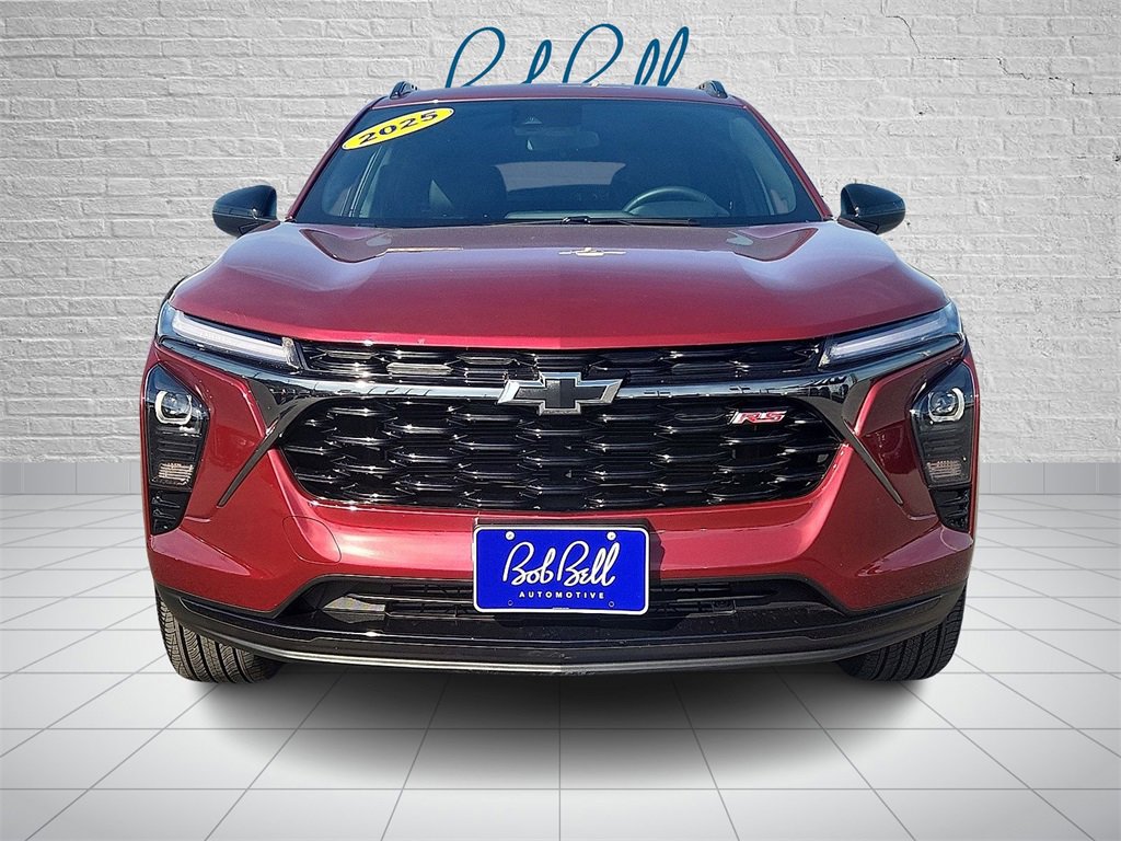 2025 Chevrolet Trax photo 2