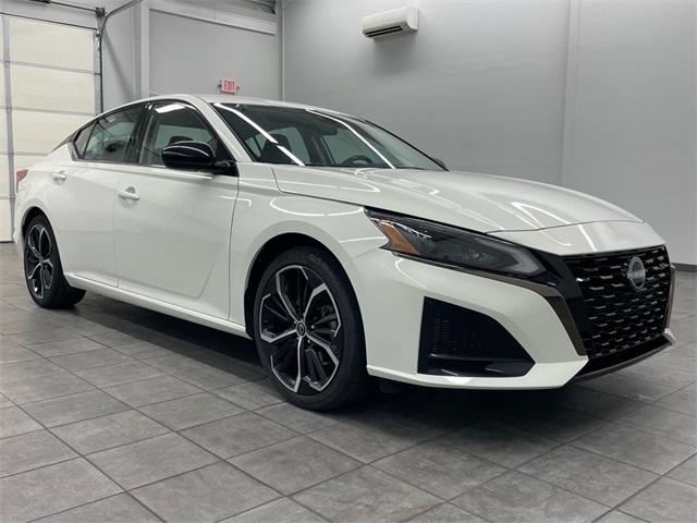 2023 Nissan Altima SR