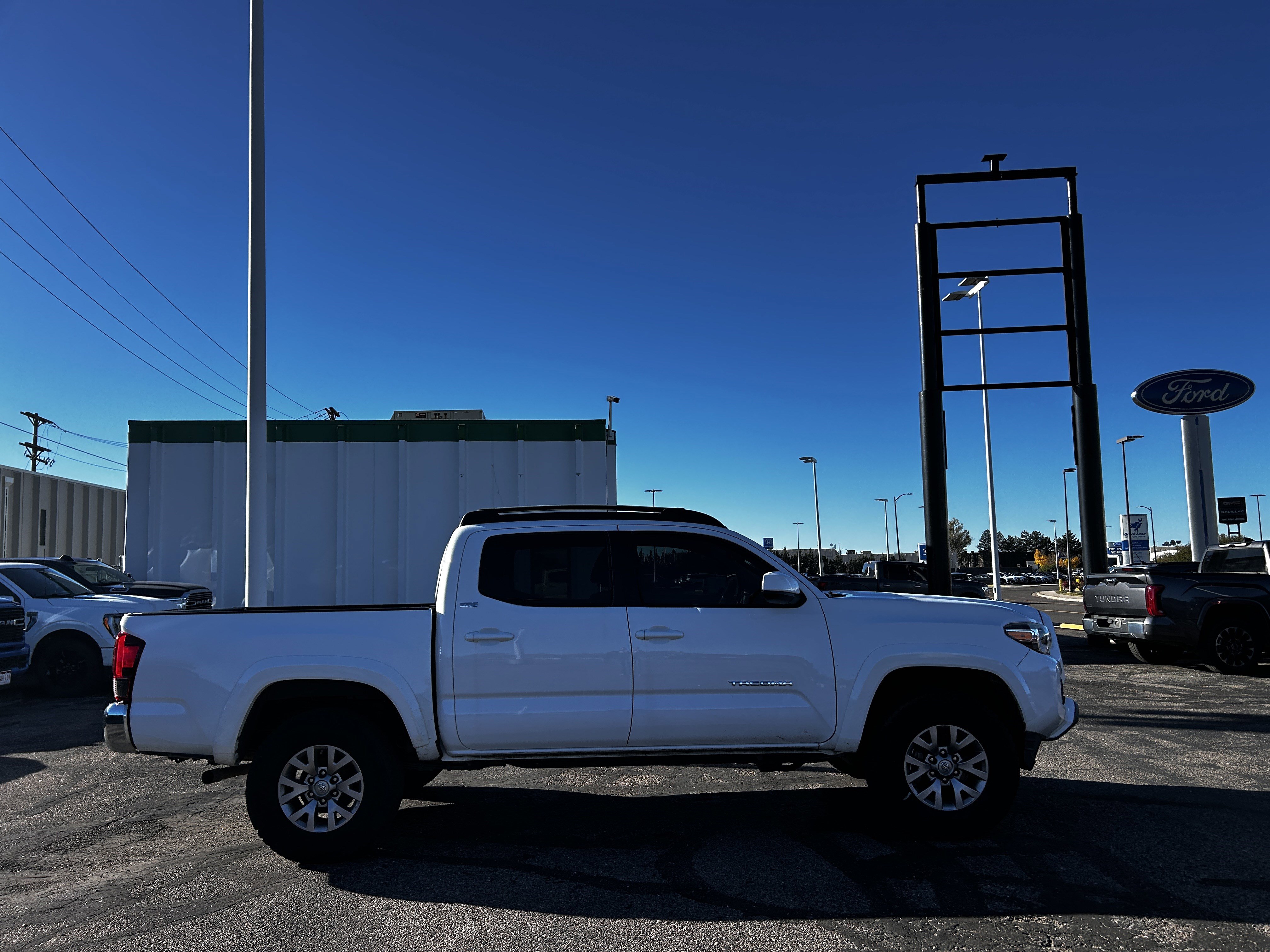 2018 Toyota Tacoma SR photo 2