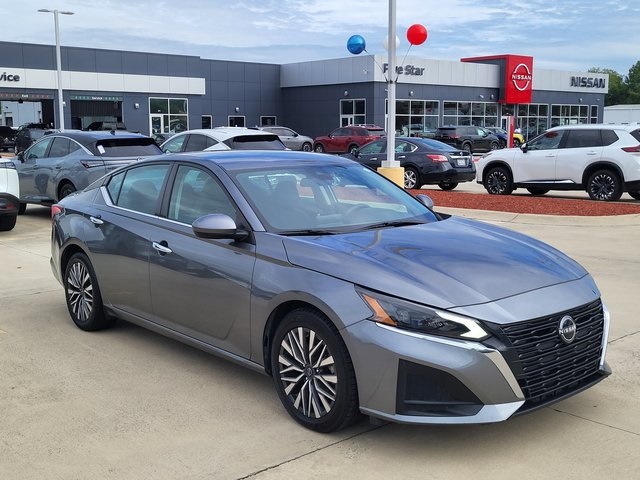 2023 Nissan Altima 2.5 SV photo 2