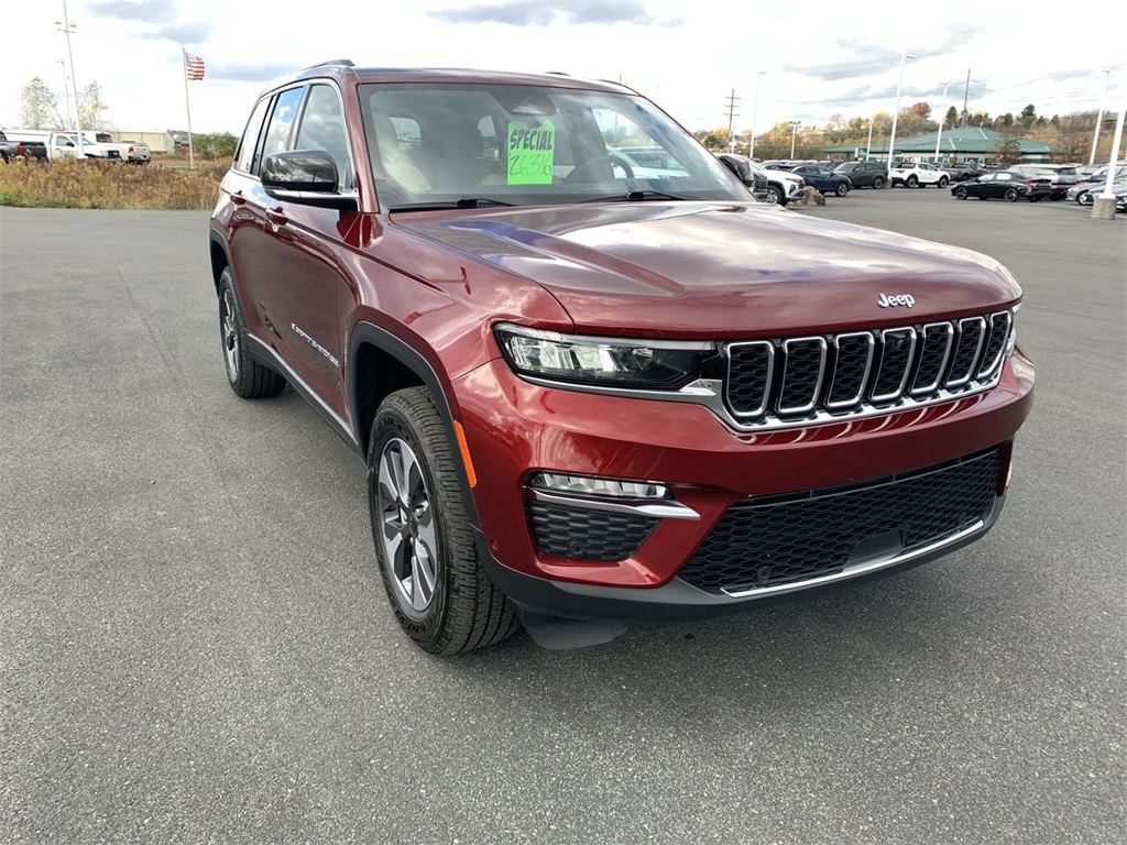 2022 Jeep Grand Cherokee 4xe's photo