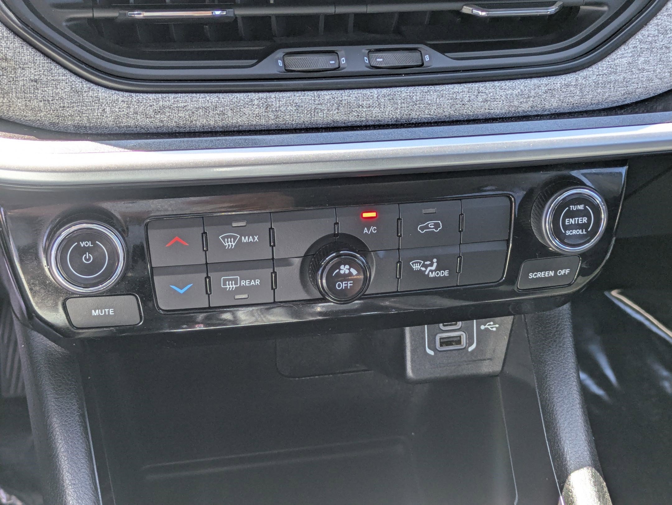 2022 Jeep Compass Latitude Lux photo 20