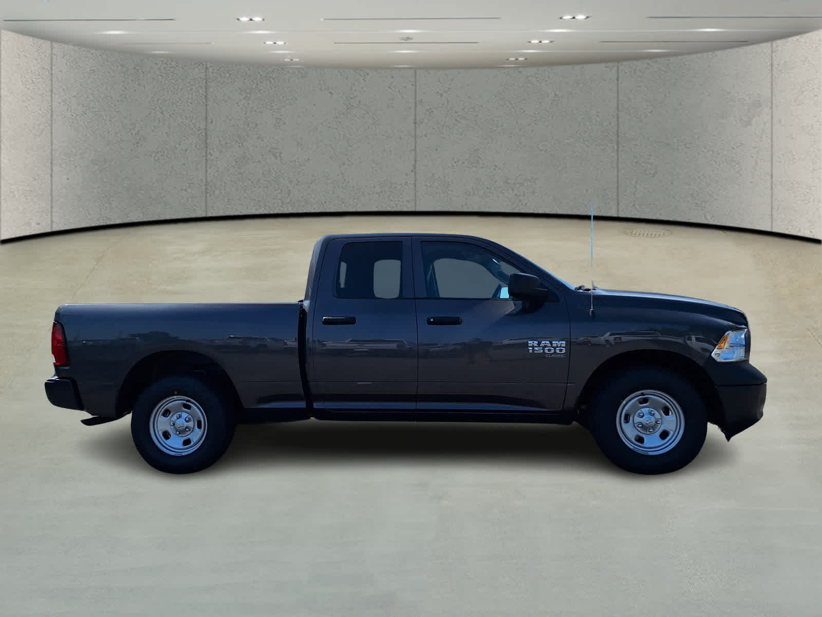 2024 Ram 1500 Classic Tradesman photo 4