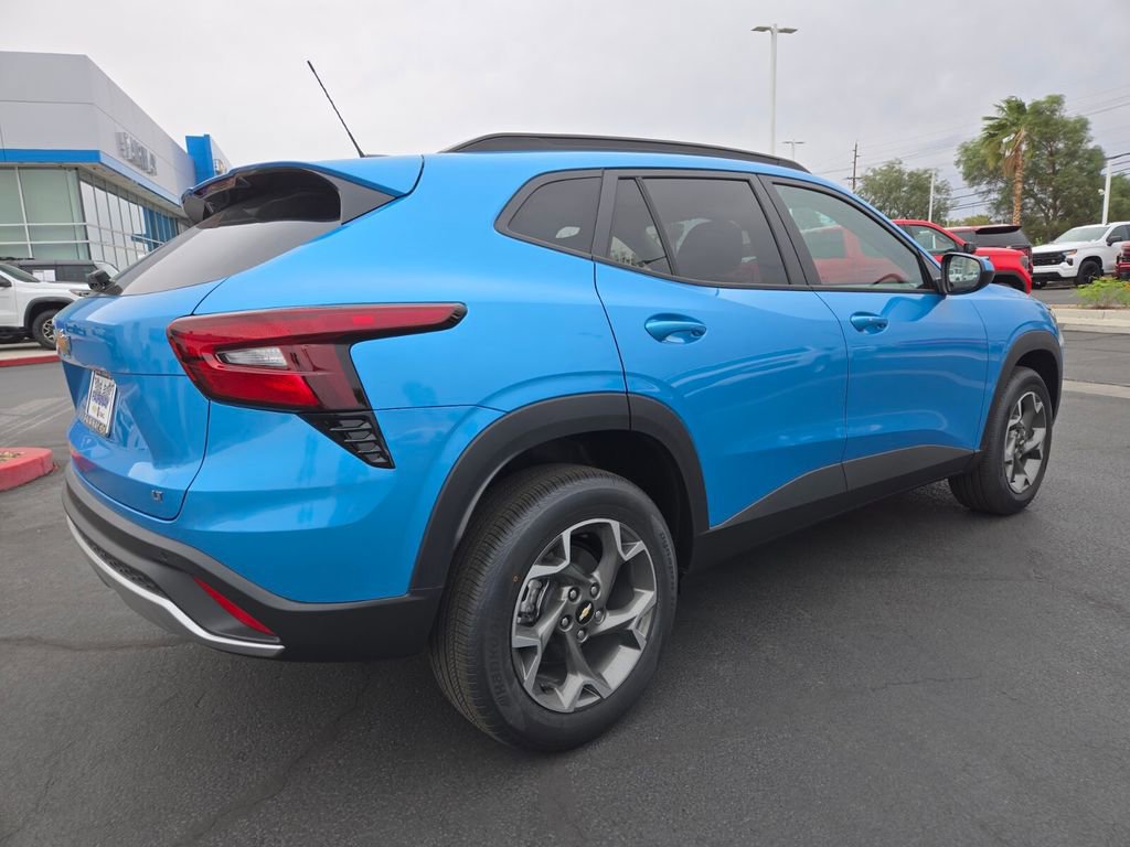 2025 Chevrolet Trax LT photo 4
