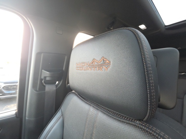 2025 Chevrolet Tahoe High Country photo 24
