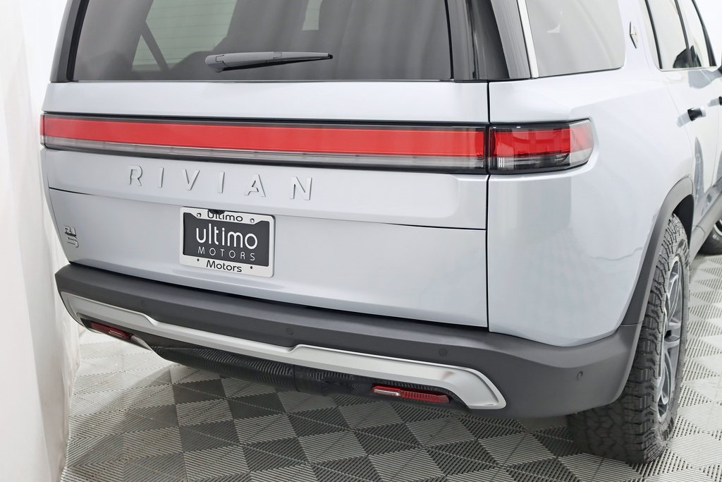 2025 Rivian R1S Adventure photo 10