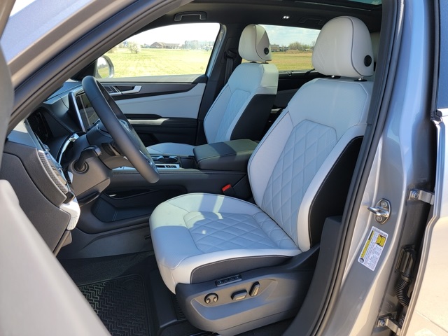2025 Volkswagen Atlas Cross Sport SEL Premium R-Line photo 2