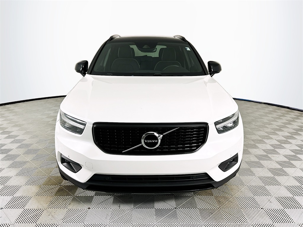 2021 Volvo XC40 R-Design photo 2