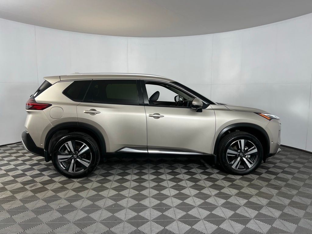 2023 Nissan Rogue Platinum photo 2