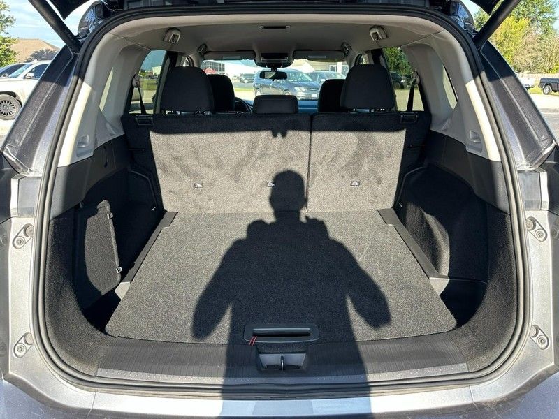 2025 Nissan Rogue SV photo 4