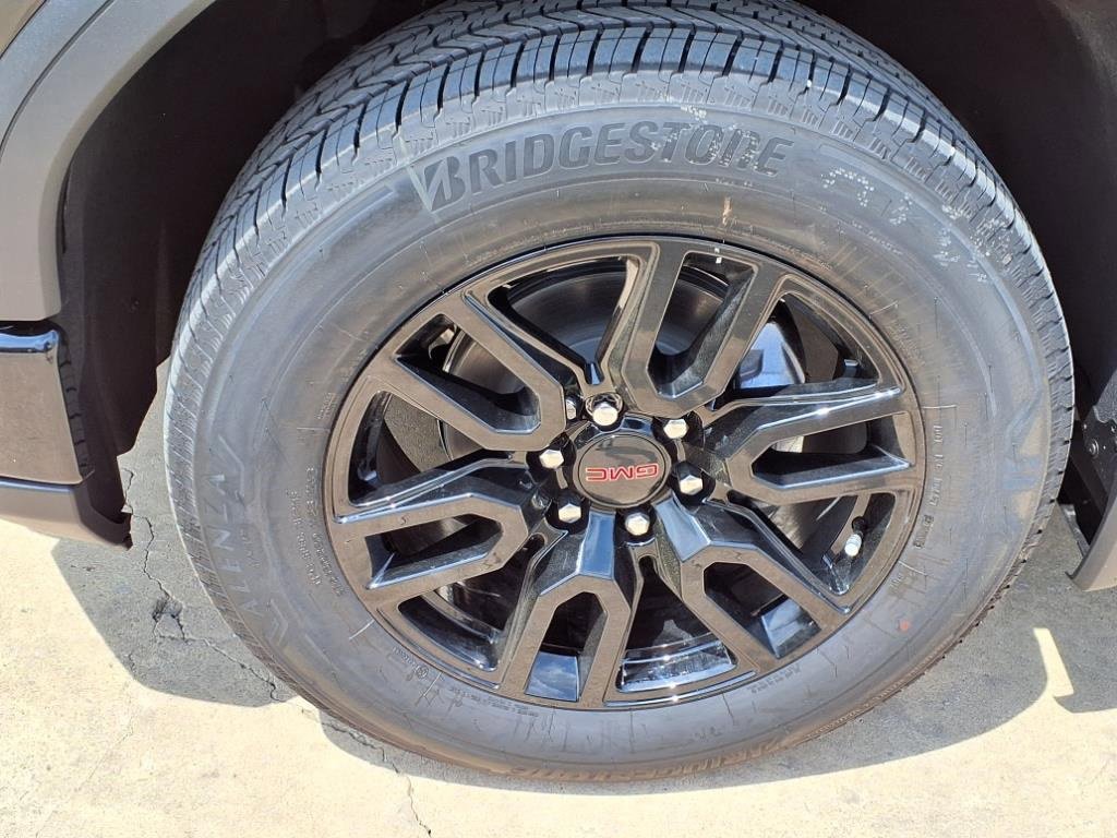 New 2025 Onyx Black GMC Elevation image 9