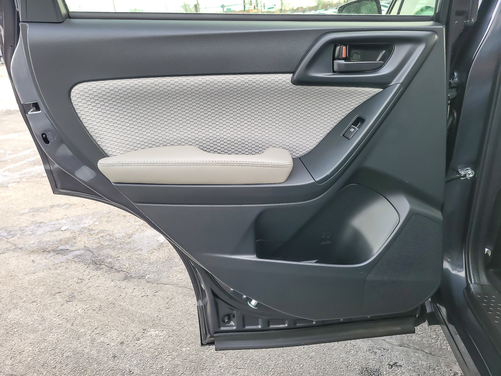 2017 SUBARU FORESTER - Image 17