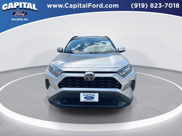 2019 Toyota RAV4 LE photo 3