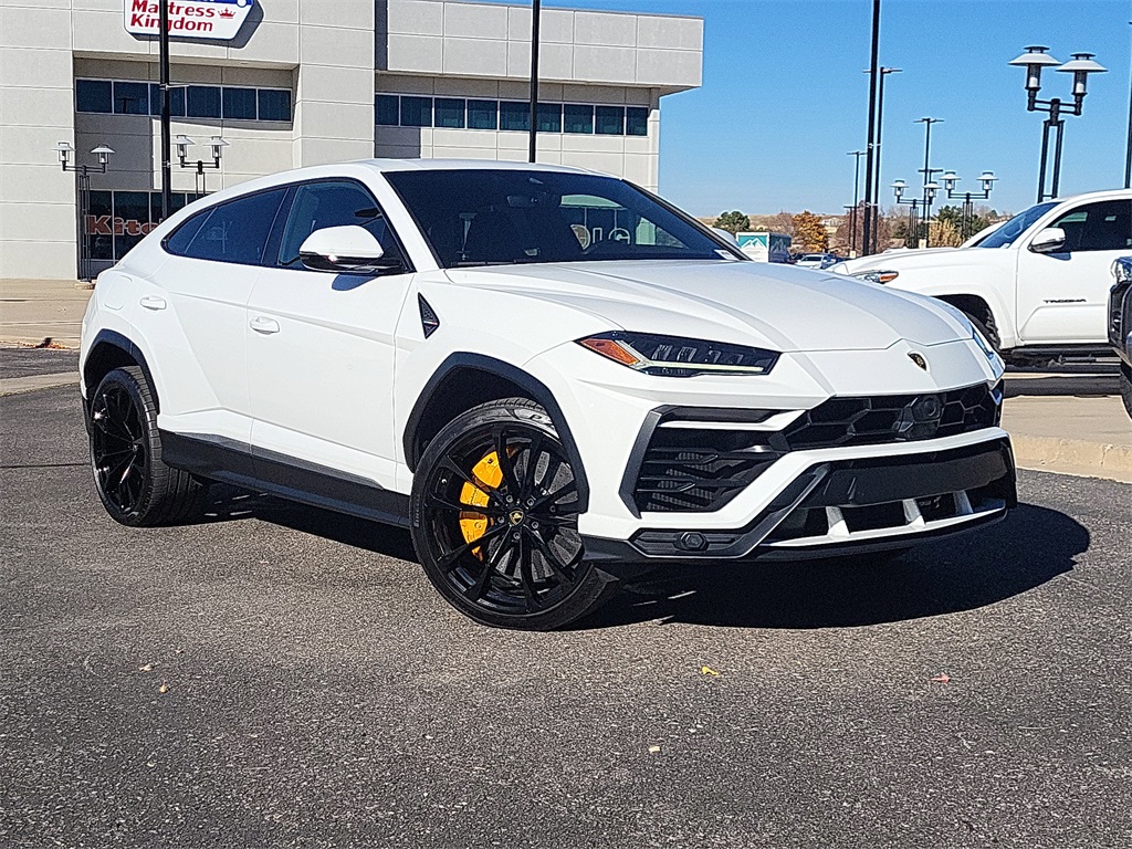 2019 Lamborghini Urus Base photo 2