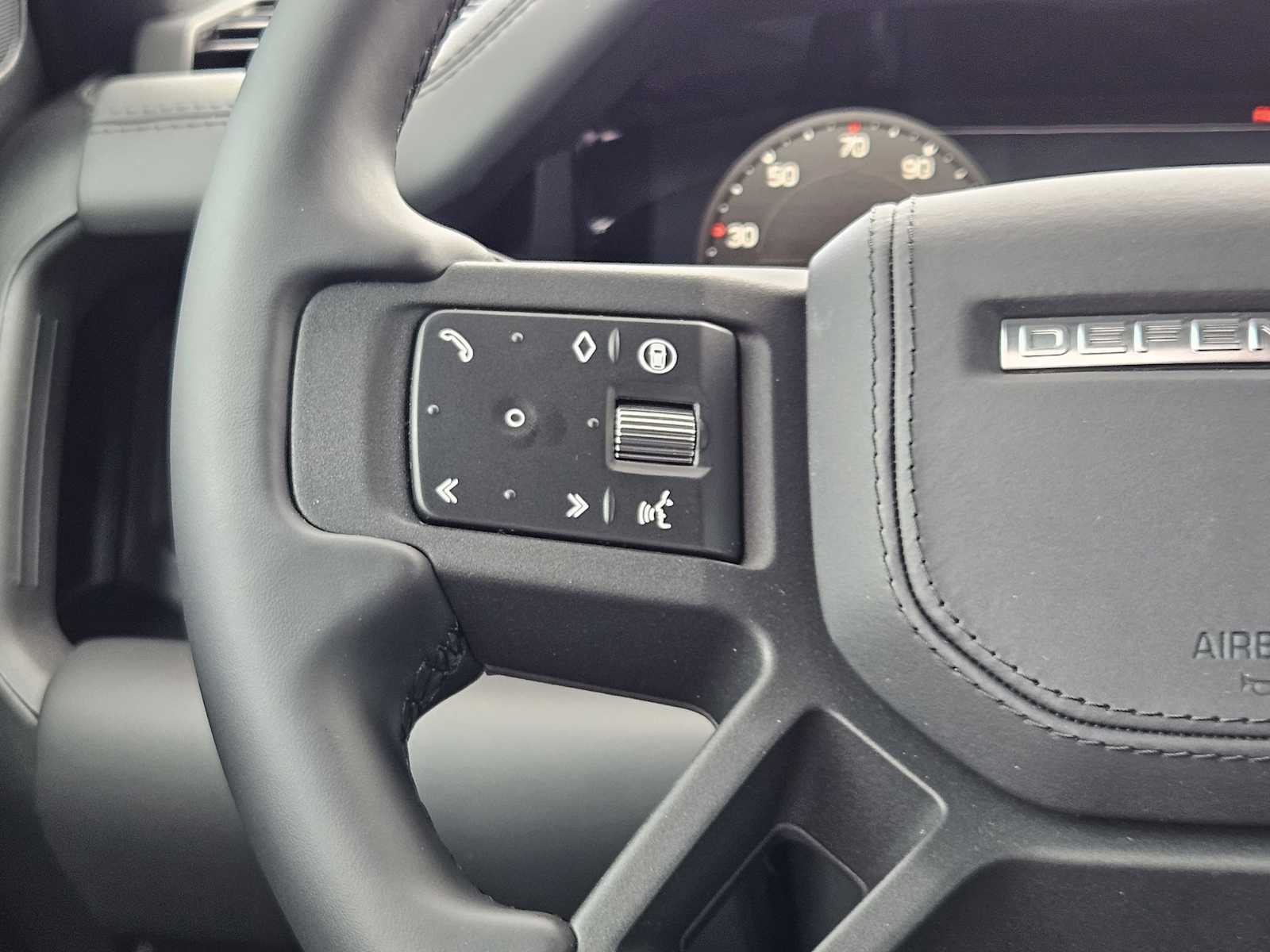2025 Land Rover Defender 110 X photo 27