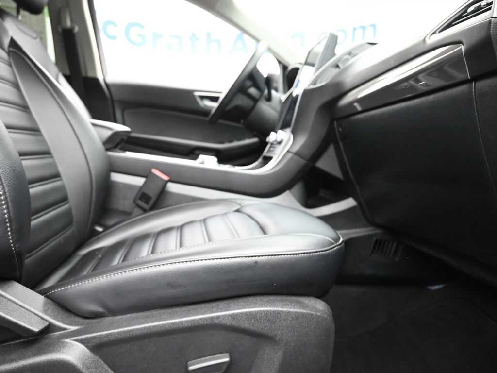 2024 Ford Edge SEL photo 5