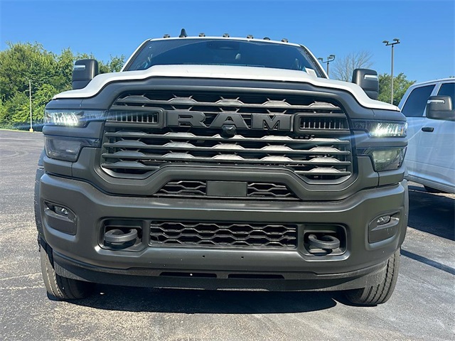 2025 Ram 5500 Tradesman photo 2